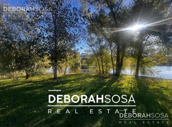 Casa · 230m² · 5 Ambientes · 6 Cocheras