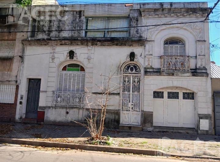 Casa · 308m² · 5 Ambientes · 1 Cochera