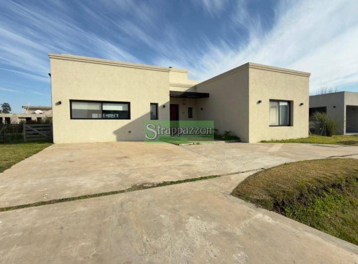 Casa · 167m² · 5 Ambientes · 4 Cocheras