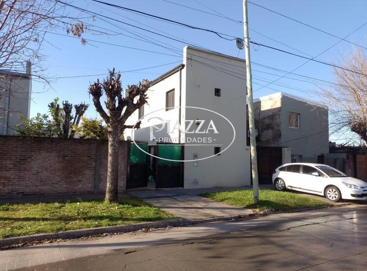 Casa · 84m² · 6 Ambientes · 2 Cocheras