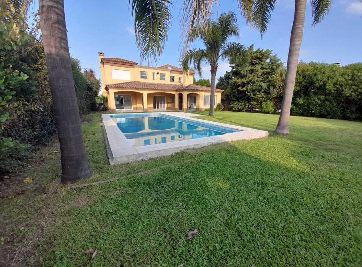 Casa · 281m² · 5 Ambientes · 1 Cochera