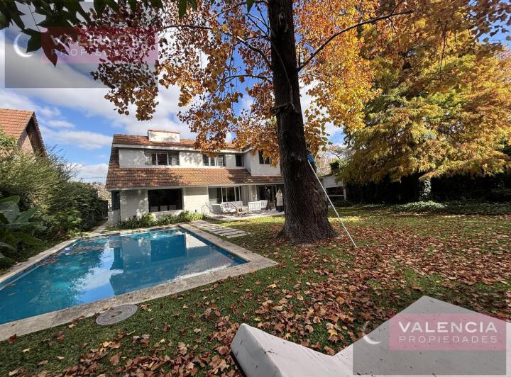 Casa · 450m² · 9 Ambientes · 2 Cocheras