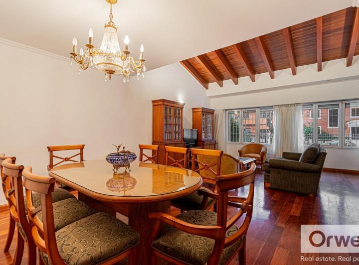 Casa · 256m² · 5 Ambientes · 2 Cocheras