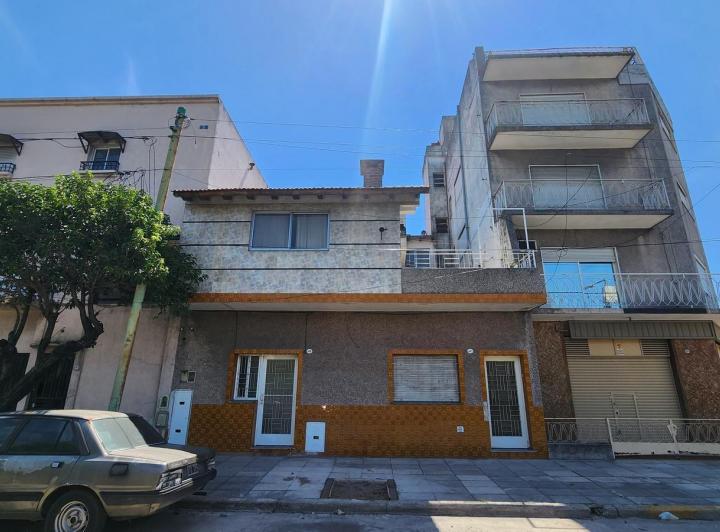 Casa · 450m² · 7 Ambientes · 1 Cochera