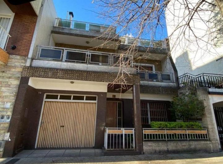 Casa · 70m² · 5 Ambientes · 2 Cocheras