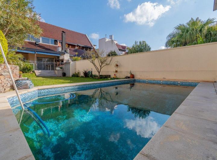 Casa · 265m² · 5 Ambientes · 2 Cocheras