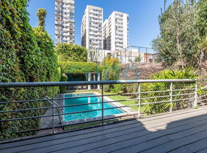 Casa · 415m² · 6 Ambientes · 3 Cocheras
