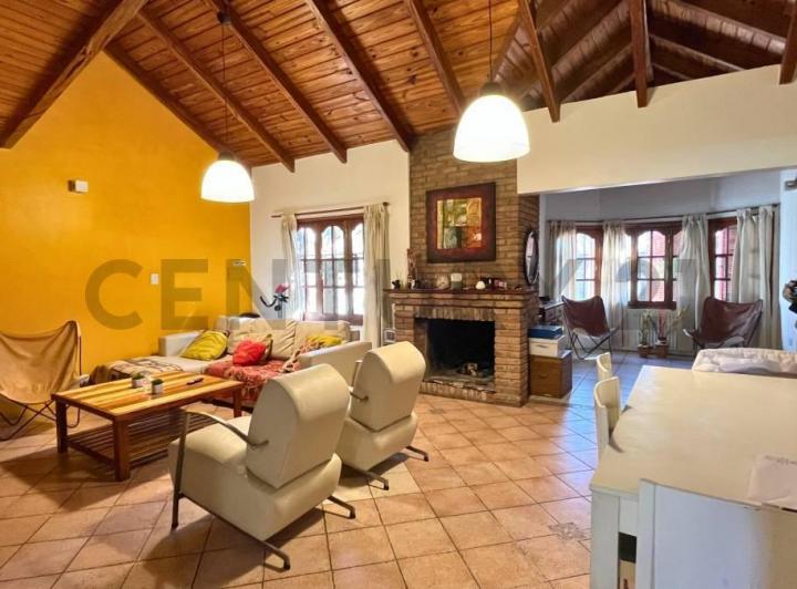 Casa · 207m² · 6 Ambientes · 2 Cocheras