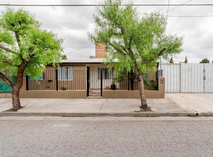 Casa · 226m² · 5 Ambientes · 4 Cocheras