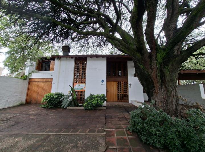 Casa · 260m² · 5 Ambientes · 4 Cocheras