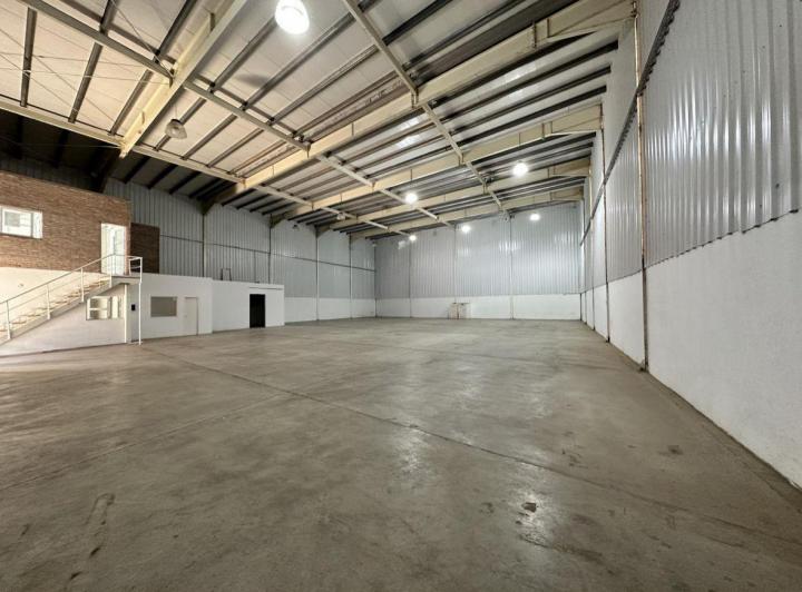 Depósito · 830m²
