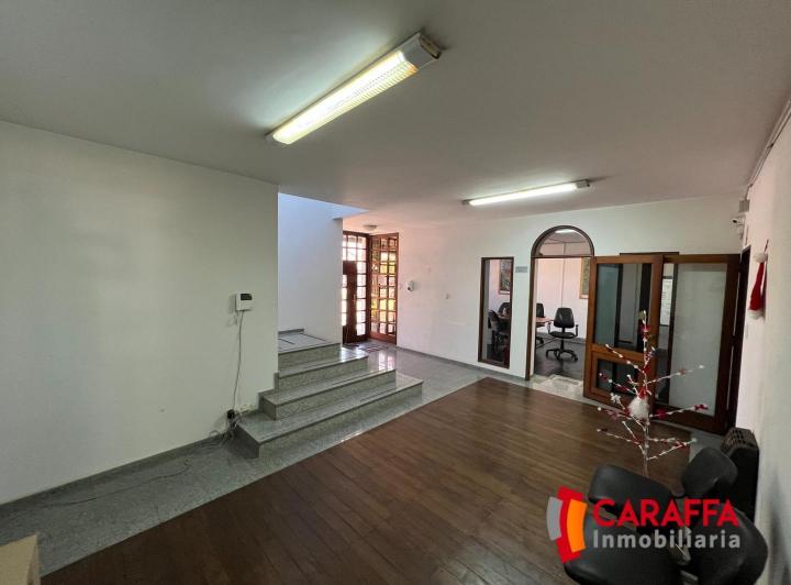 Casa · 427m² · 6 Ambientes · 2 Cocheras