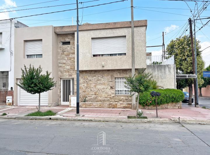 Casa · 149m² · 7 Ambientes · 2 Cocheras