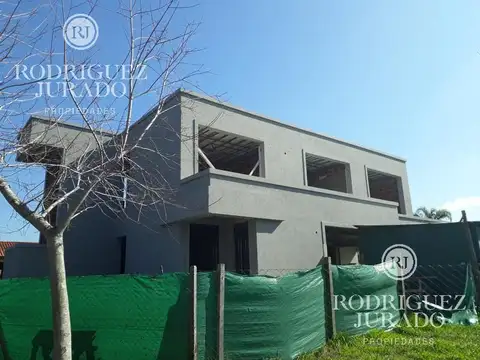 Casa en Venta en Cabreria, Santa Catalina