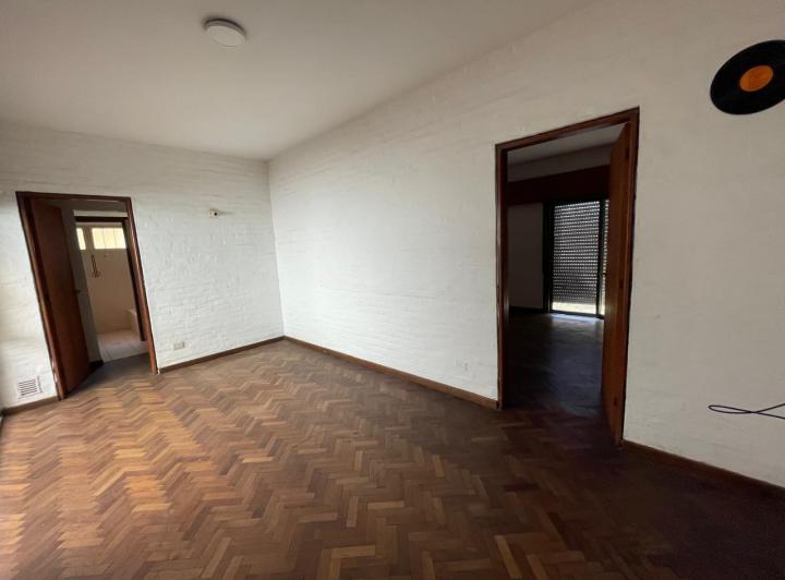 Casa · 240m² · 7 Ambientes · 2 Cocheras