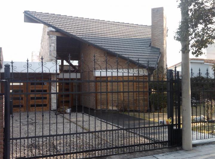 Casa · 400m² · 3 Cocheras
