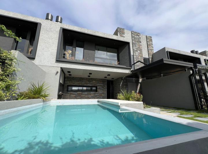 Casa · 180m² · 4 Ambientes · 1 Cochera