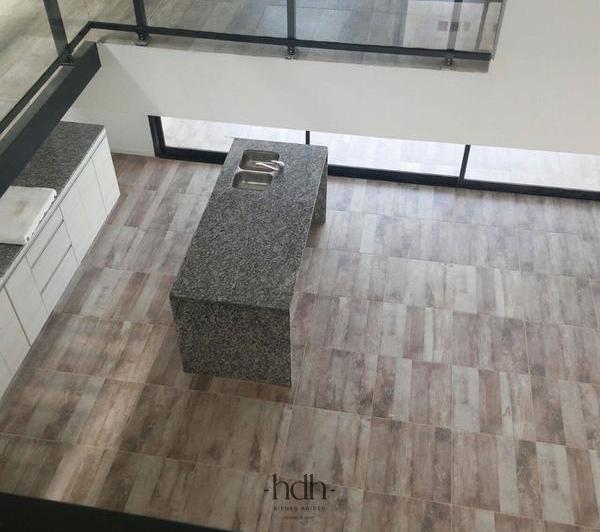 Casa · 180m² · 5 Ambientes · 2 Cocheras