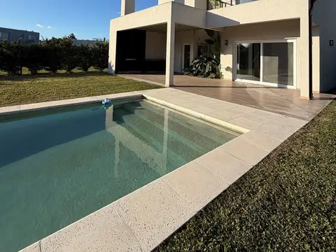 Casa en Venta en Ayres Plaza, Countries y Barrios Cerrados en Pilar