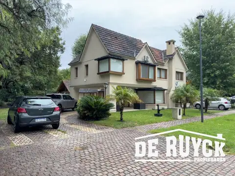 Casa en Venta en Club El Carmen, Countries y Barrios Cerrados en Berazategui