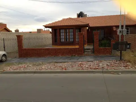 Casa en Venta en Caleta Olivia, Deseado