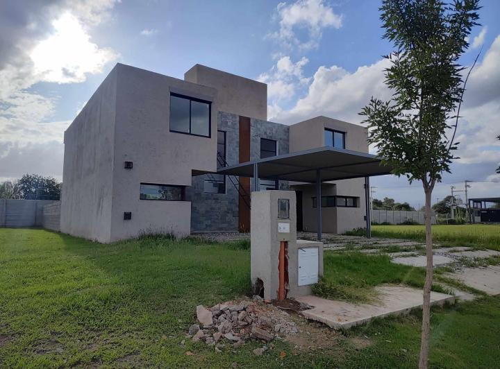 Casa · 140m² · 7 Ambientes · 1 Cochera