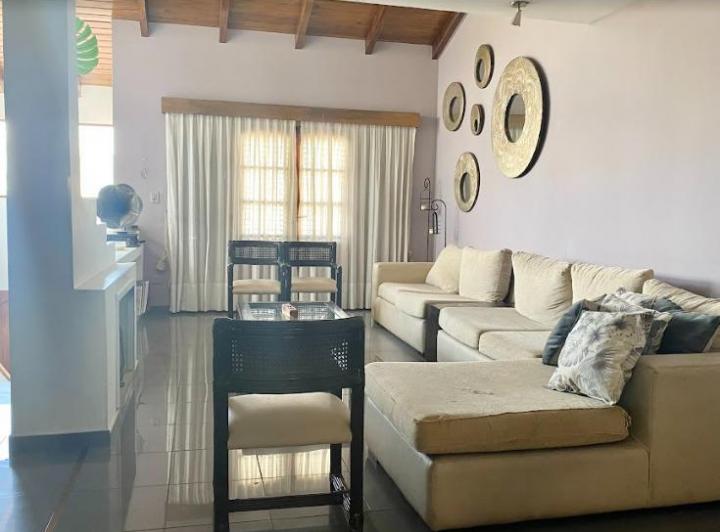 Casa · 390m² · 10 Ambientes · 3 Cocheras