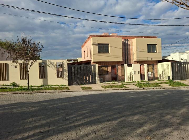 Casa · 111m² · 3 Ambientes · 1 Cochera