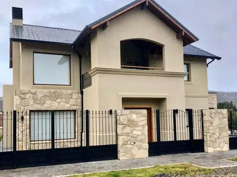 Casa en Venta en Esquel, Futaleufú