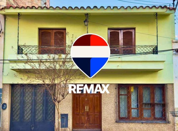 Casa · 200m² · 8 Ambientes · 2 Cocheras