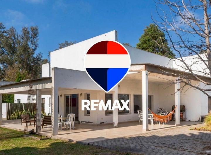 Casa · 220m² · 5 Ambientes · 2 Cocheras
