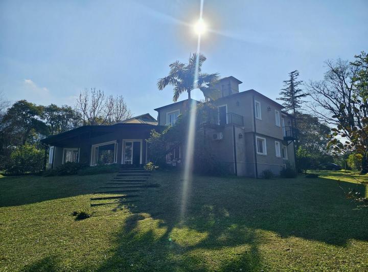 Casa · 3030m² · 10 Ambientes · 2 Cocheras