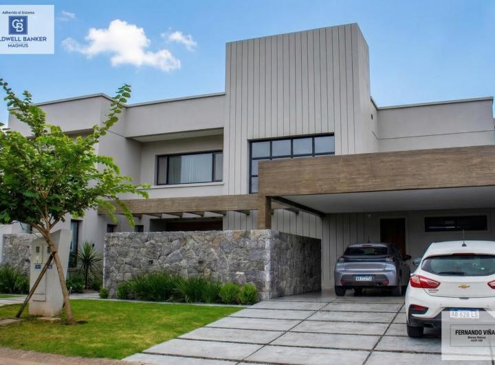 Casa · 389m² · 15 Ambientes · 2 Cocheras