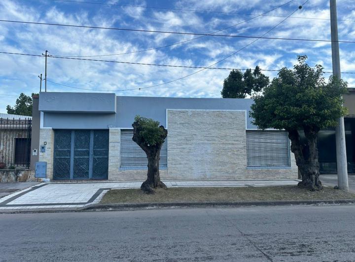 Casa · 275m² · 6 Ambientes · 1 Cochera