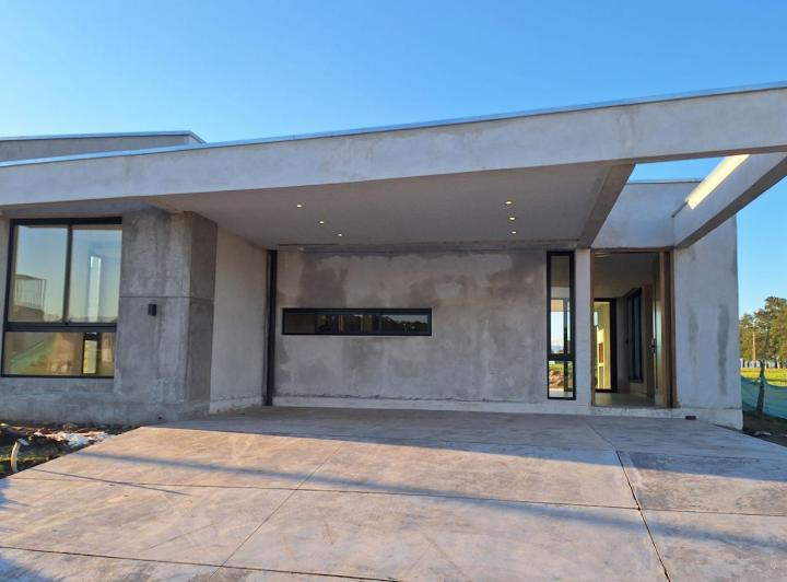 Casa · 129m² · 4 Ambientes · 2 Cocheras