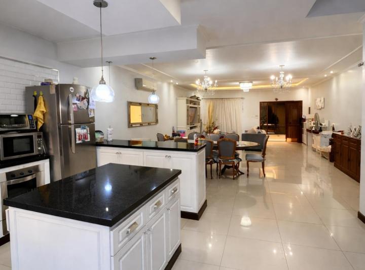 Casa · 170m² · 2 Dormitorios · 2 Cocheras