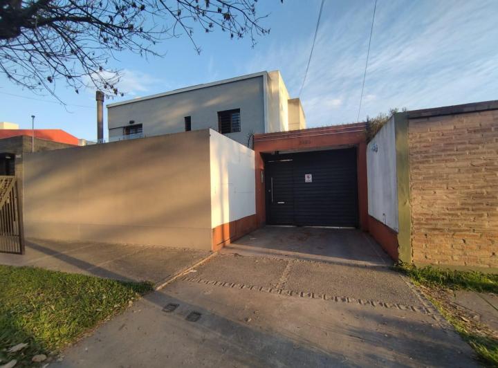 Casa · 98m² · 5 Ambientes · 2 Cocheras