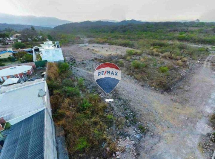 Terreno · 853m²