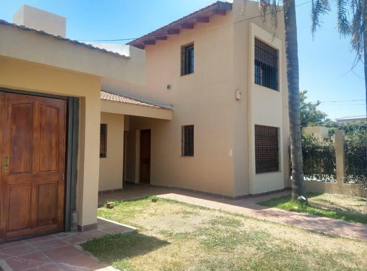Casa · 244m² · 4 Dormitorios · 1 Cochera