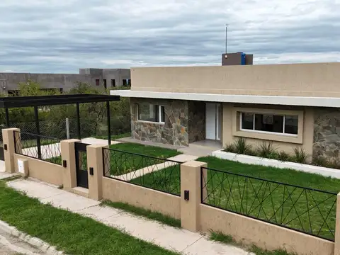 Casa en Venta en La Arbolada, Merlo
