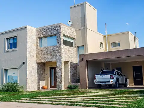 Casa en Venta en Juana Koslay, Juan Martín de Pueyrredón