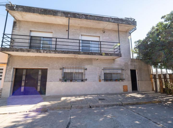 Casa · 194m² · 8 Ambientes · 2 Cocheras