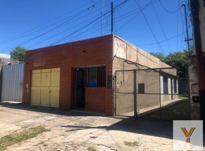 Casa · 80m² · 5 Ambientes · 1 Cochera