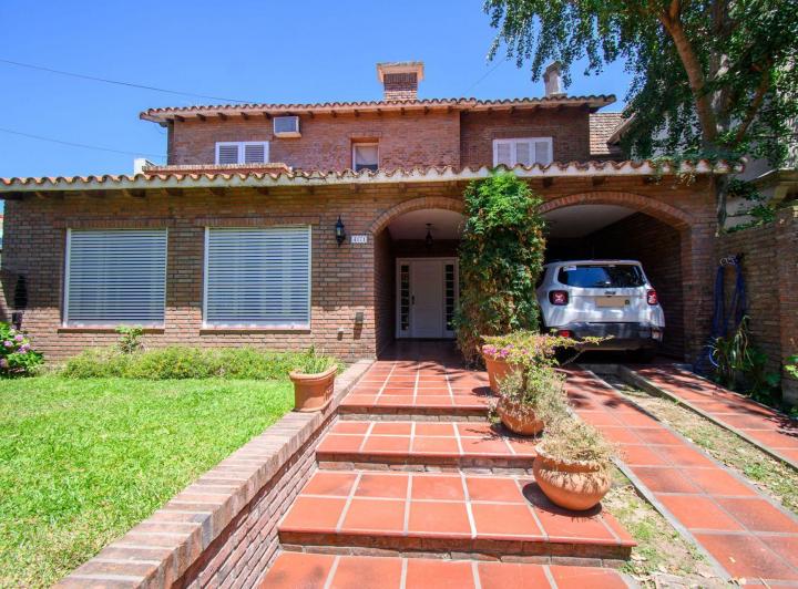 Casa · 469m² · 8 Ambientes · 3 Cocheras