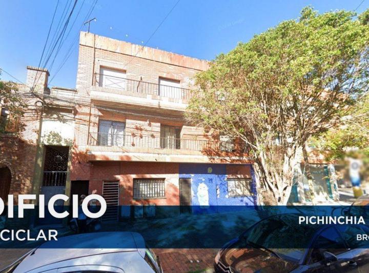 Casa · 260m² · 8 Ambientes