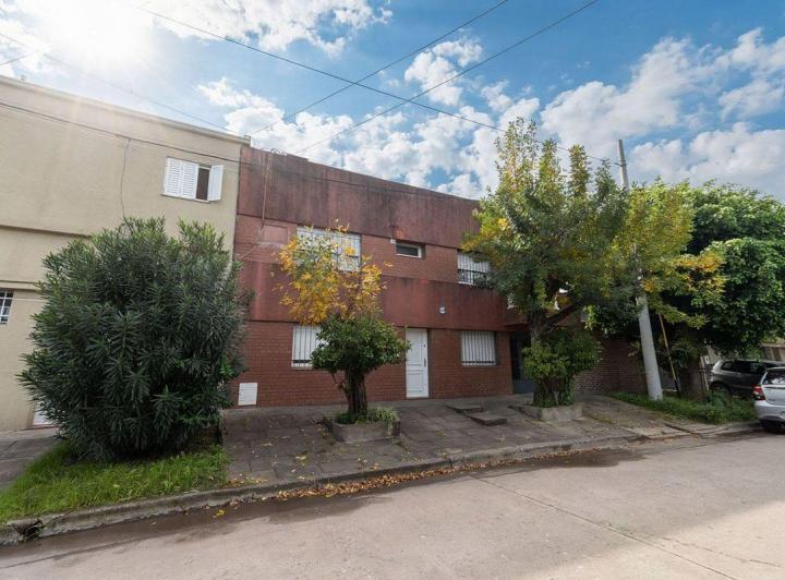 Casa · 223m² · 6 Ambientes · 2 Cocheras