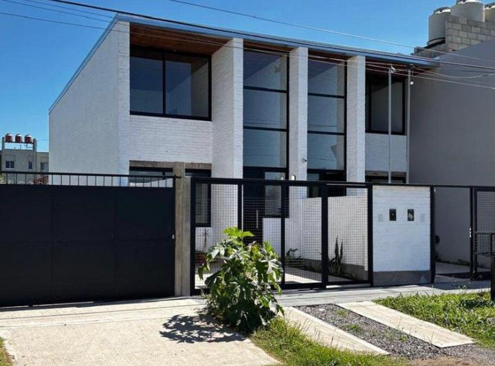 Casa · 77m² · 3 Ambientes · 1 Cochera