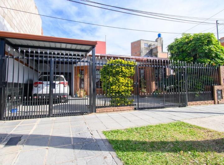 Casa · 200m² · 7 Ambientes · 3 Cocheras