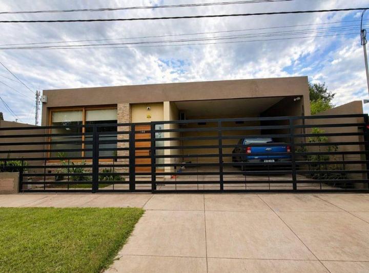 Casa · 146m² · 5 Ambientes · 2 Cocheras