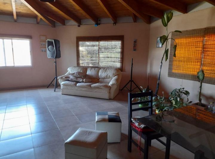 Casa · 180m² · 6 Ambientes · 2 Cocheras